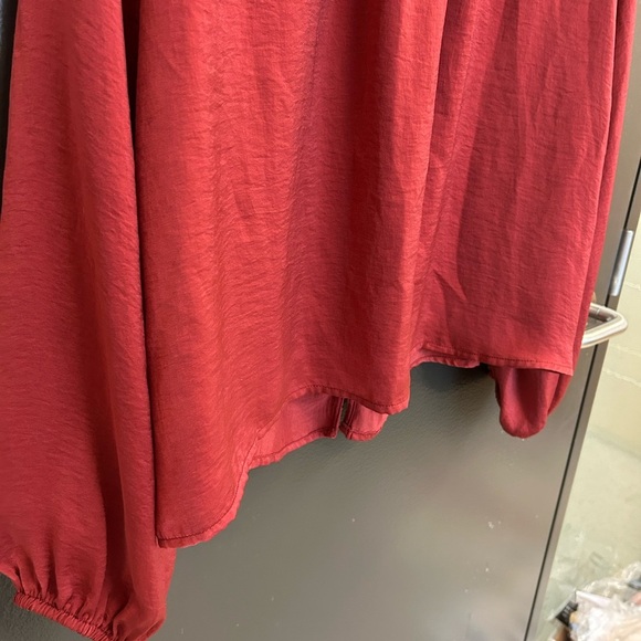 Sadie and Sage M satin feel boho peasant Red Women's Top - Picture 6 of 13